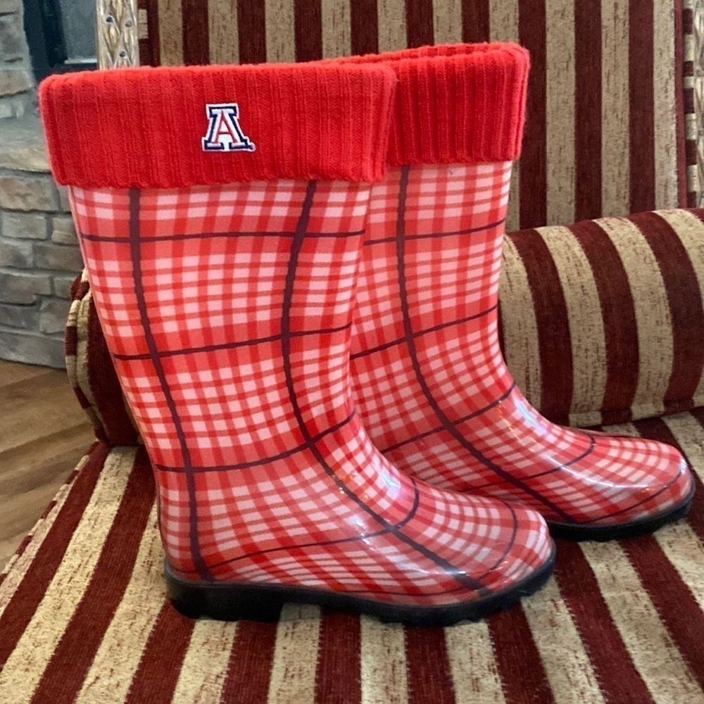 University of Arizona red and black plaid rain boots. Small and fits like an 8.5